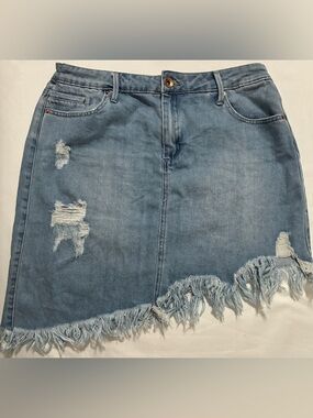 TRACTR BLU distressed denim assymeyricsl skirt Size Medium 4 pockets. Belt loops